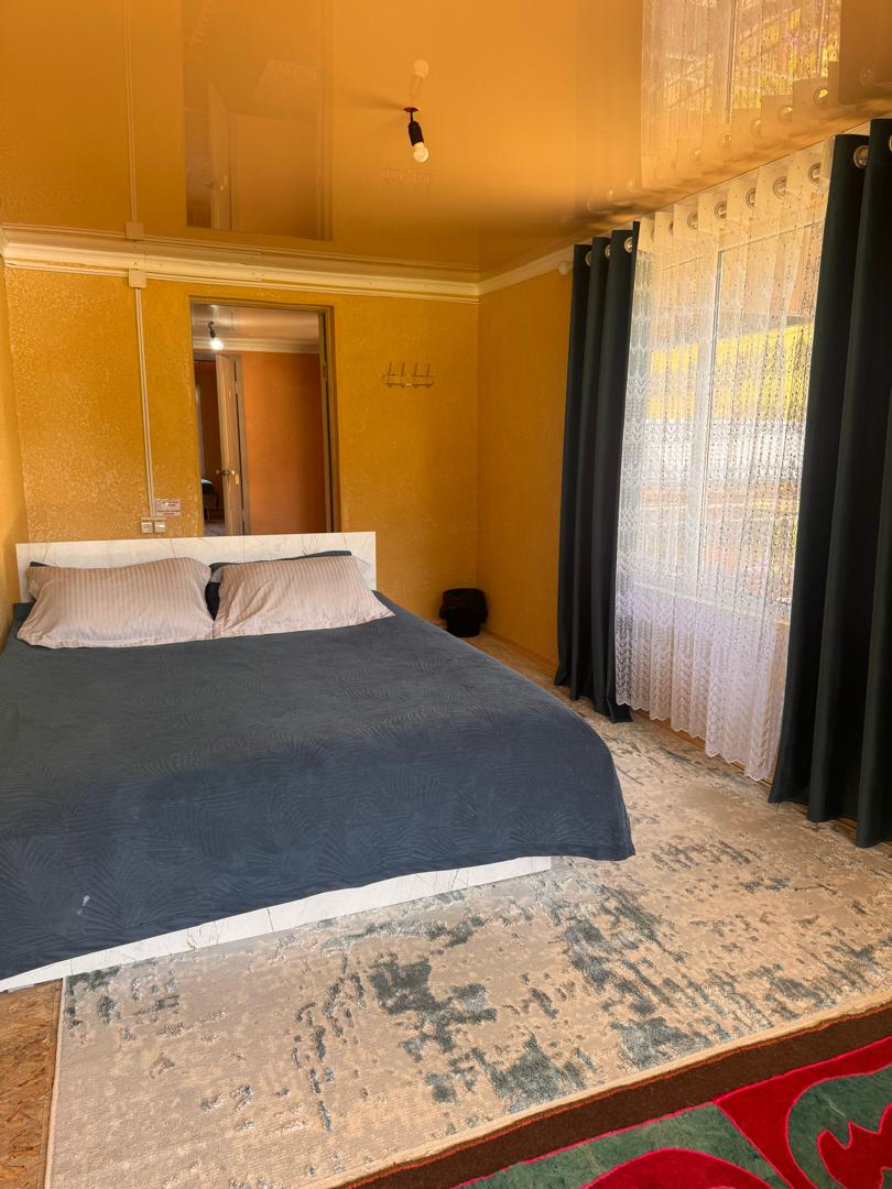 Photo of a room wih one king size bed